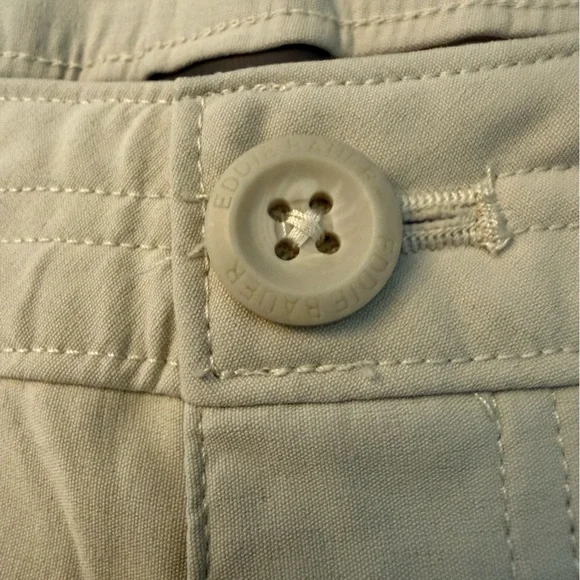 Eddie Bauer Light khaki High-Waist Women’s Cargo Shorts NWOT - Picture 2 of 10